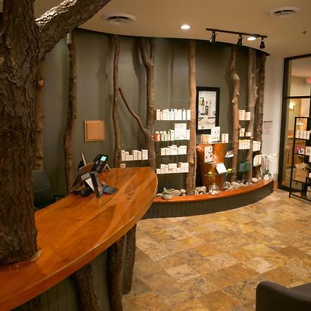 Hope Lake Lodge&Indoor Waterpark Cortland Buitenkant foto