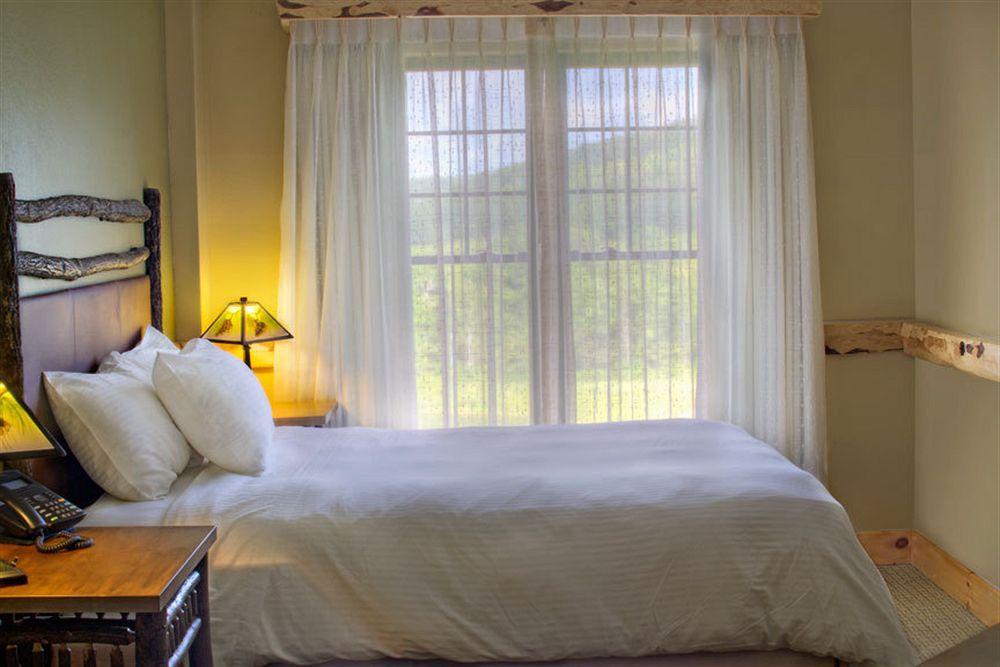 Hope Lake Lodge&Indoor Waterpark Cortland Buitenkant foto
