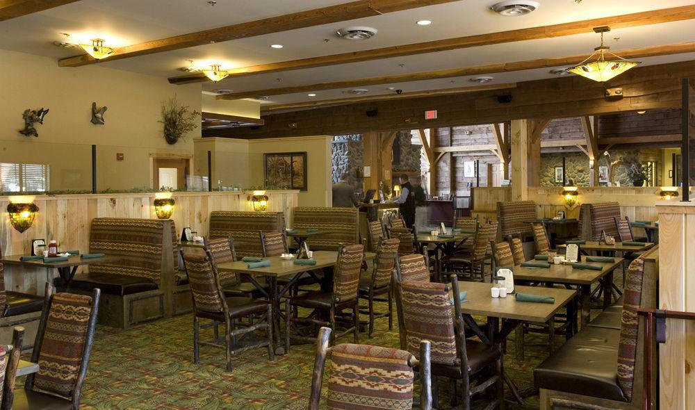 Hope Lake Lodge&Indoor Waterpark Cortland Buitenkant foto