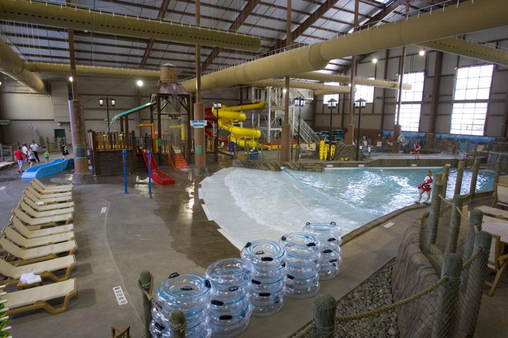 Hope Lake Lodge&Indoor Waterpark Cortland Buitenkant foto