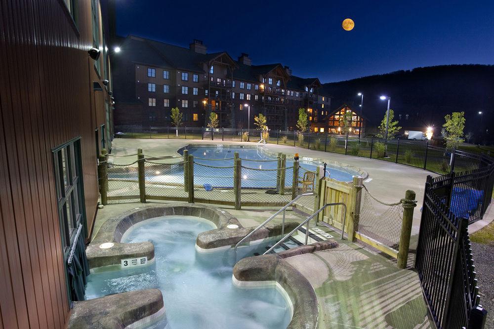 Hope Lake Lodge&Indoor Waterpark Cortland Buitenkant foto