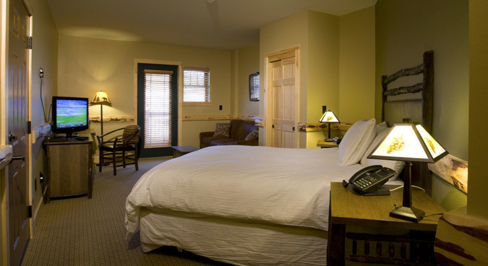 Hope Lake Lodge&Indoor Waterpark Cortland Buitenkant foto