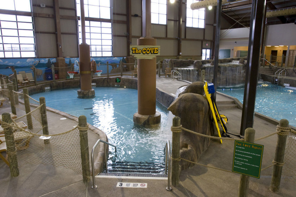 Hope Lake Lodge&Indoor Waterpark Cortland Buitenkant foto