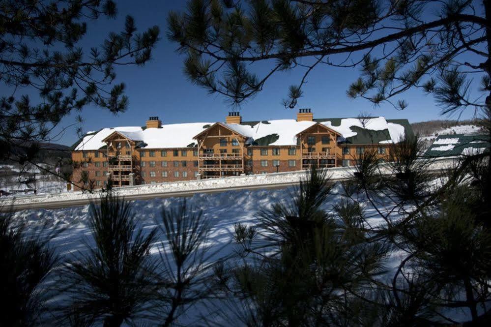 Hope Lake Lodge&Indoor Waterpark Cortland Buitenkant foto
