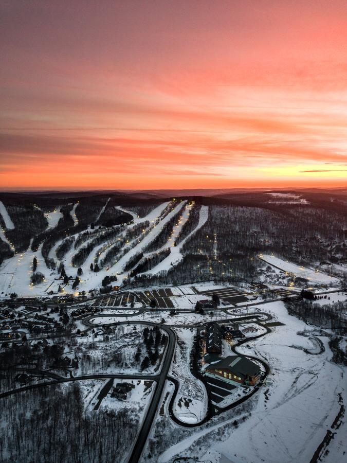 Hope Lake Lodge&Indoor Waterpark Cortland Buitenkant foto