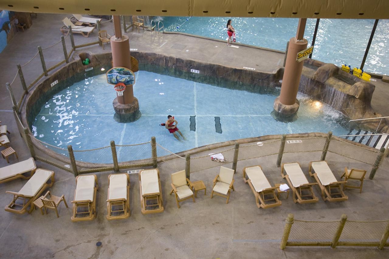 Hope Lake Lodge&Indoor Waterpark Cortland Buitenkant foto
