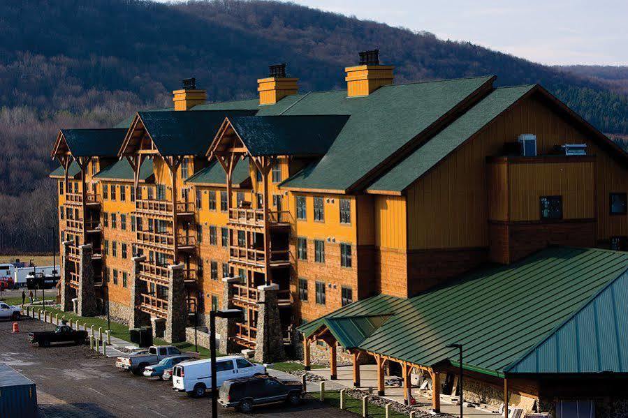 Hope Lake Lodge&Indoor Waterpark Cortland Buitenkant foto