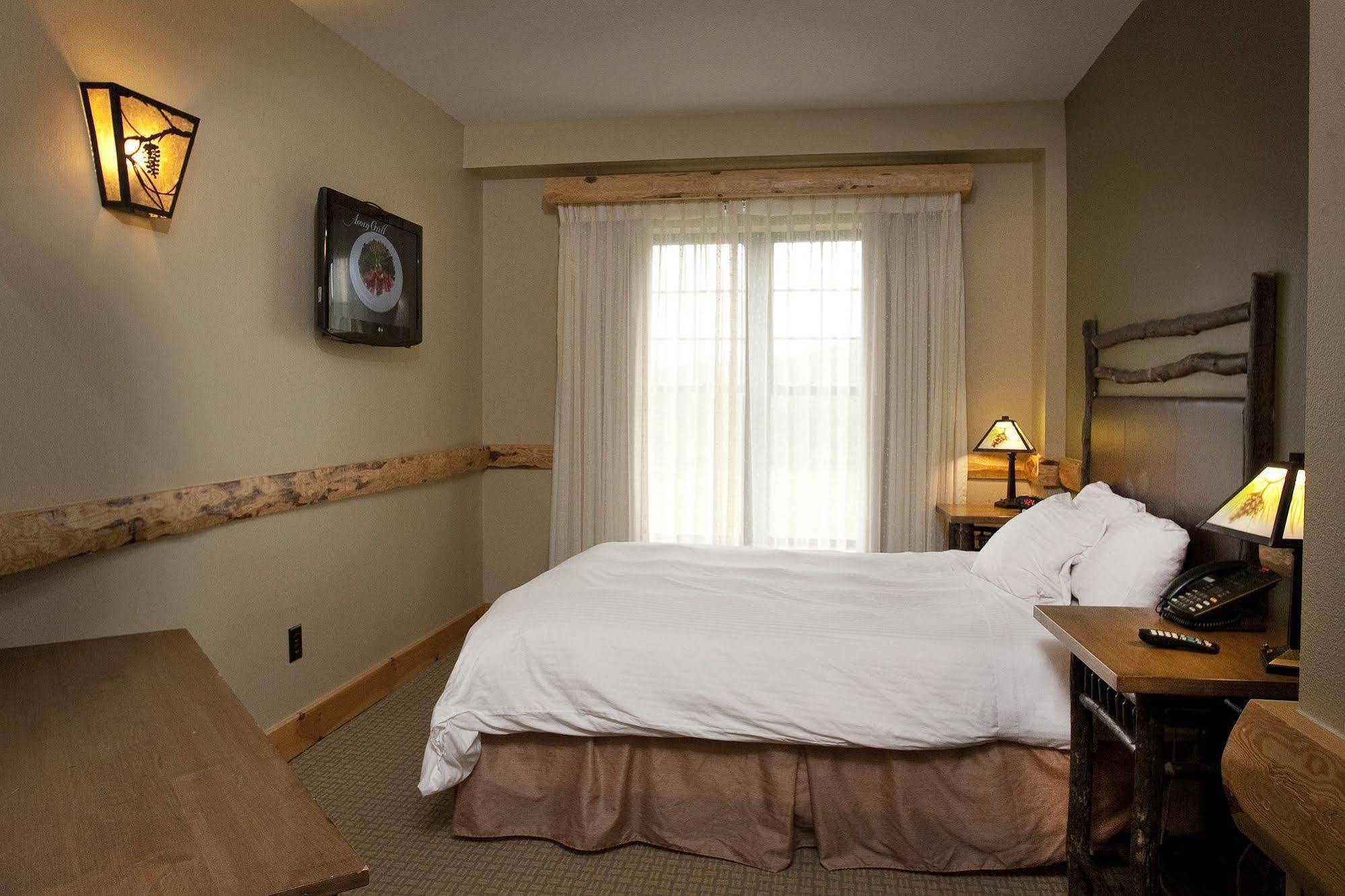 Hope Lake Lodge&Indoor Waterpark Cortland Buitenkant foto