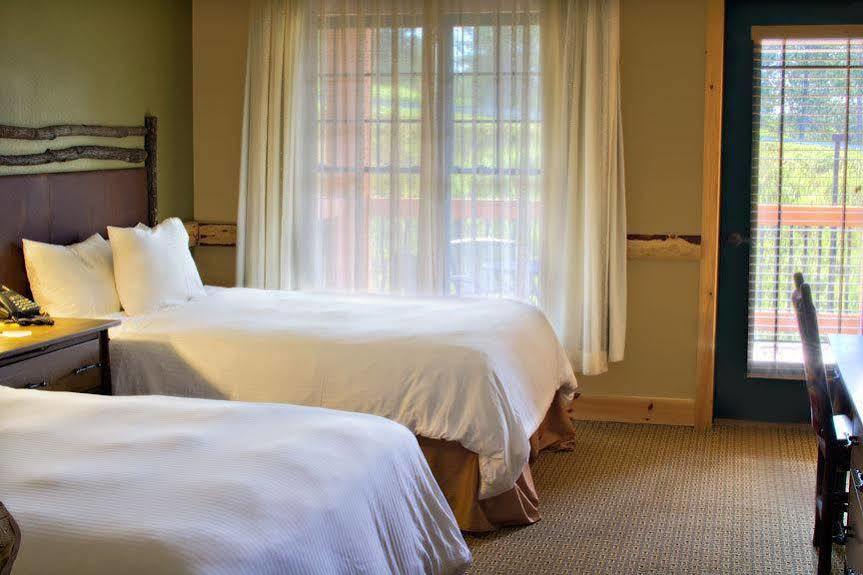 Hope Lake Lodge&Indoor Waterpark Cortland Buitenkant foto