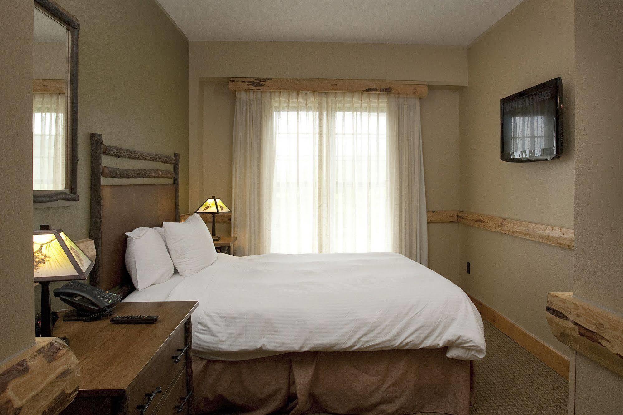 Hope Lake Lodge&Indoor Waterpark Cortland Buitenkant foto