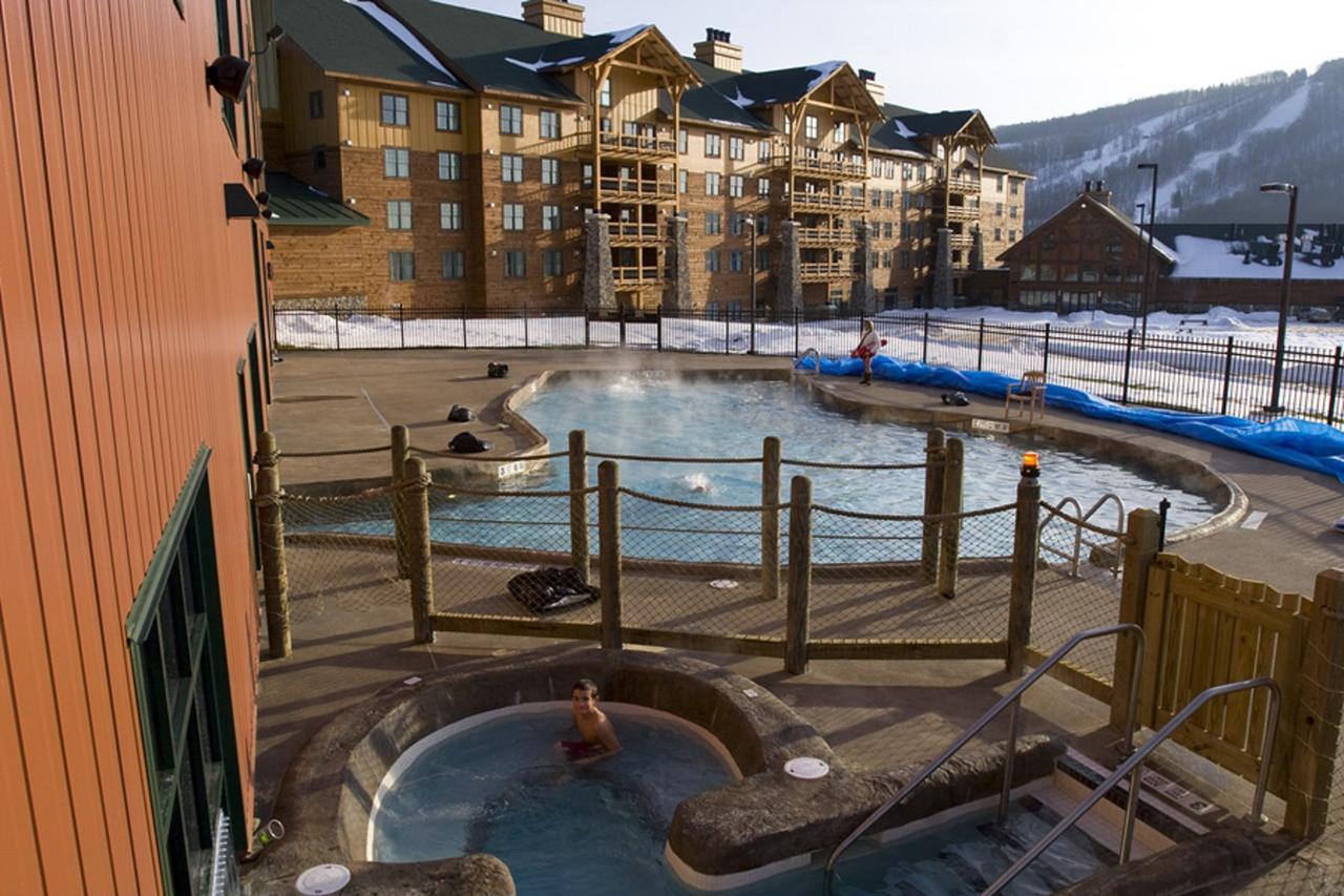 Hope Lake Lodge&Indoor Waterpark Cortland Buitenkant foto