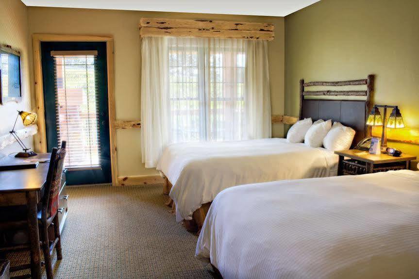 Hope Lake Lodge&Indoor Waterpark Cortland Buitenkant foto